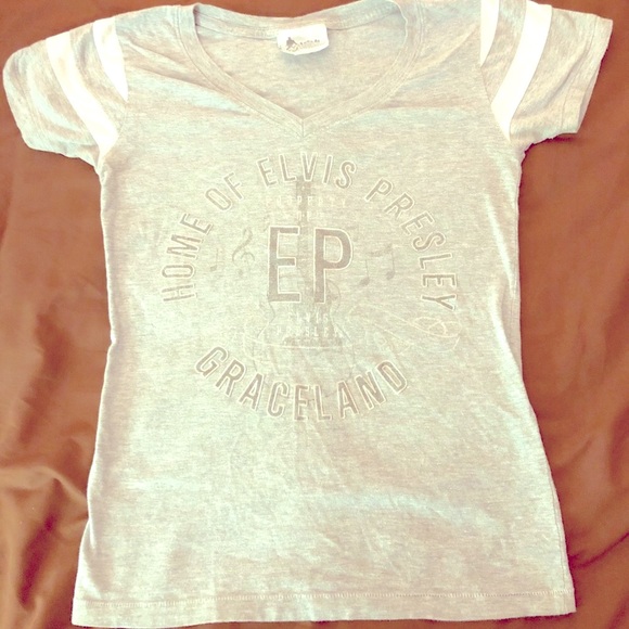 Graceland Tops - 🎇🎆3for$9 Elvis Graceland t-shirt- gray and white- size S